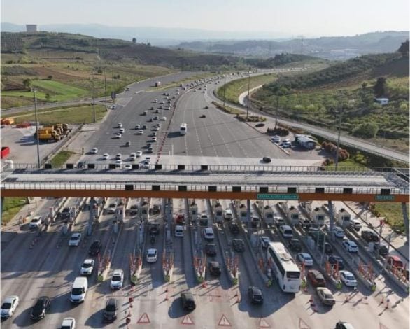Bakan Uraloğlu: "Otoyollardan 21 milyon 67 bin 377 araç geçti”
