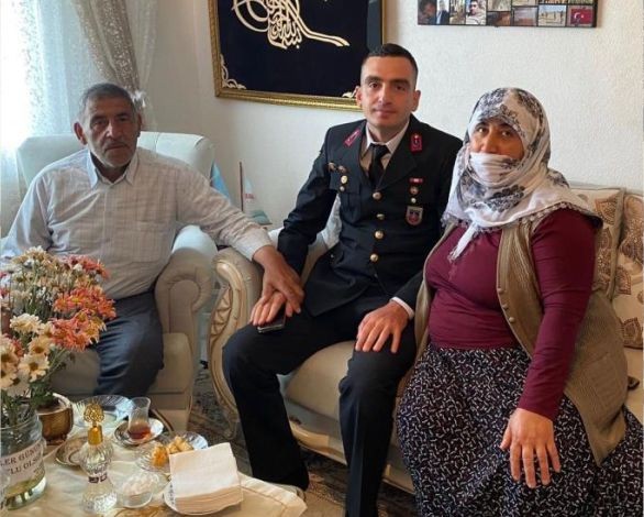 Jandarma, bayramda şehit ailelerini unutmadı