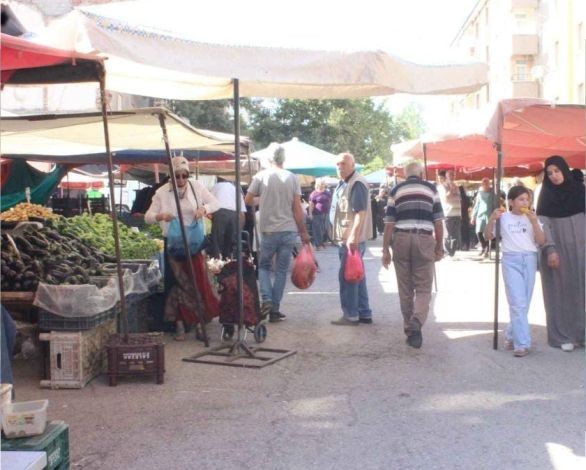 Pazardaki Yüksek Fiyatlar Yüzünden Karpuzu Parçaladı