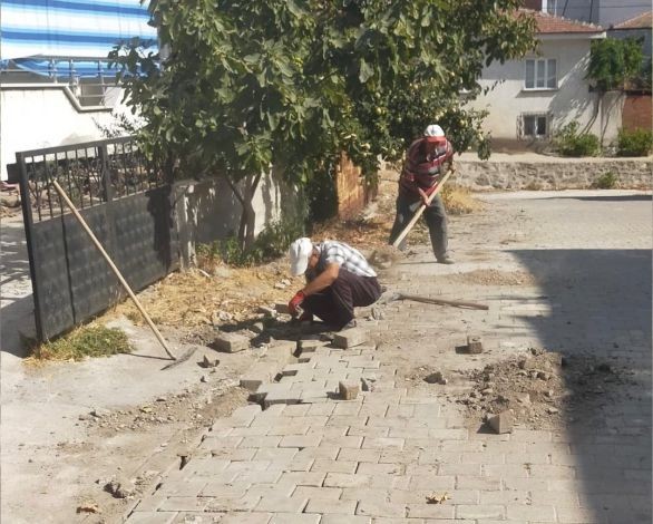 Bigadiç'te Yol Onarım Çalışmaları Sürüyor