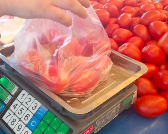 Salçalık Ürünler Pazarda Kasa Kasa Satılıyor!