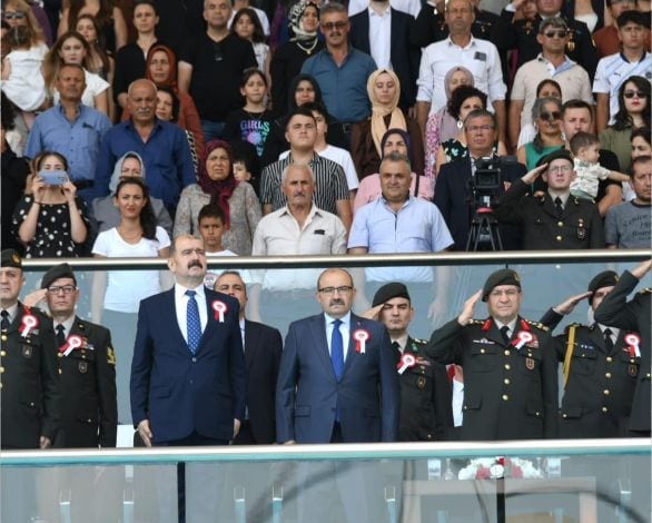 Vali Ustaoğlu, Kara Astsubay Törenine Katıldı