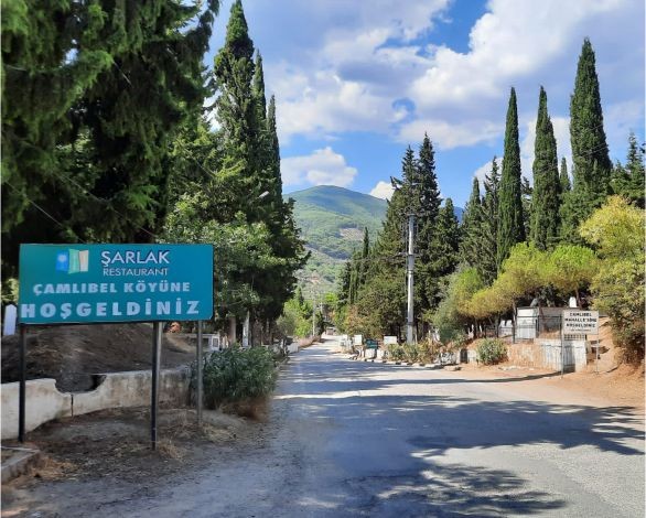 Edremit'te Tuncel Kurtiz’in Mezarı Taşlarla Kaplandı
