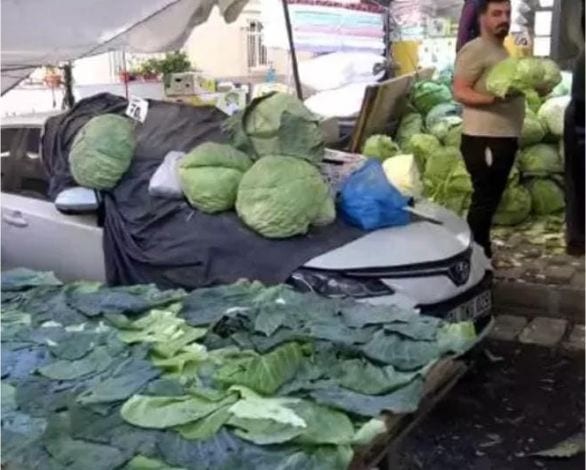 Pazar Yerinde Şaşkınlık! Otomobil Tezgaha Dönüştü!