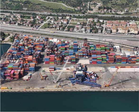 Milyonluk liman kazasında 1 aydır enkaz kaldırma çalışması sürüyor