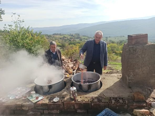 Kalemköy’de Renkli Pekmez Festivali: Mahalleli Hasat Sevincini Paylaştı - Resim: 1