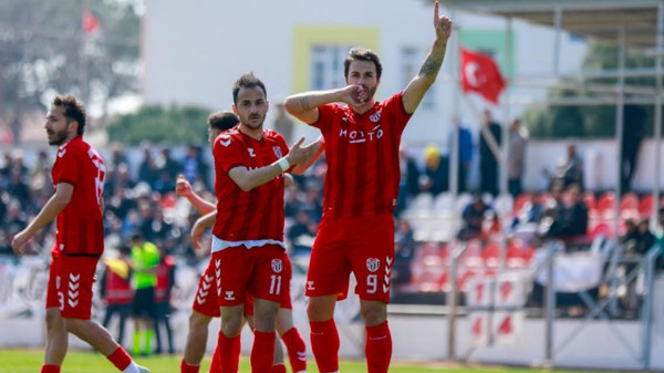 Zirvenin Sahibi Burhaniye Belediyespor Oldu