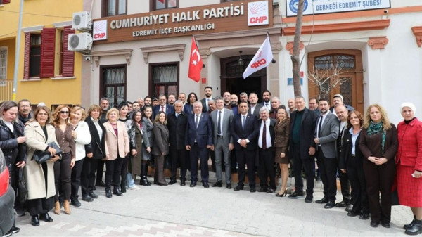 Ensar Aytekin Edremit’te Bayramın Nabzını Tuttu