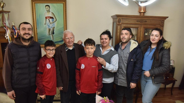 Altıeylül’de Yaşlılara Saygı Haftası’nda Anlamlı Ziyaret