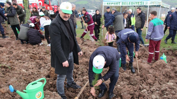 Kepsut’ta Fidanlar Toprakla Buluştu