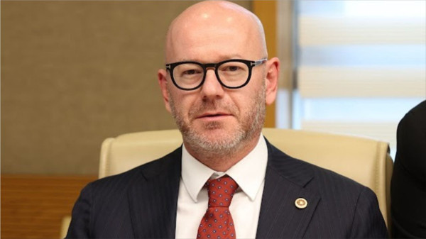 Yakın Mutfak’a Taşlı Saldırı İddiası: Vekil Sarı’dan Dayanışma Mesajı