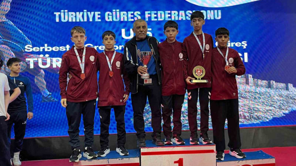 Muğla’lı U15 grekoromen güreş takımı Türkiye ikincisi oldu