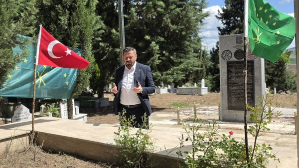 Mehmet Aydemir’den Çerkes Lider Berzeg’in Kabrine Ziyaret