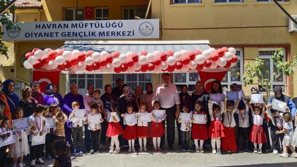 Başkan Ersoy Kur’an Kursu Mezuniyetinde Minikleri Tebrik Etti