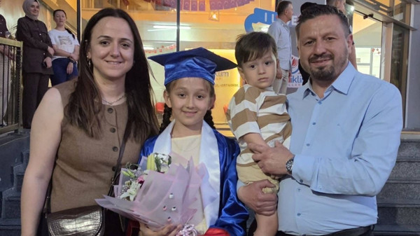 Balıkesir’de Mehmet Aydemir’in Mezuniyet Sevinci