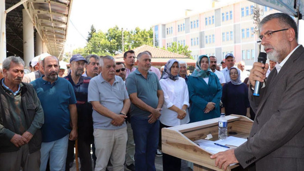 Kepsut Belediye Başkanı İsmail Cankul’dan 40 Üreticiye Ücretsiz Koç