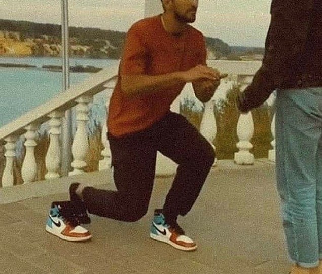 Ayakkabı detayıyla yapılan evlenme teklifi