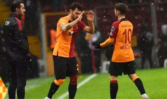 Galatasaray'da Ayrılık Var