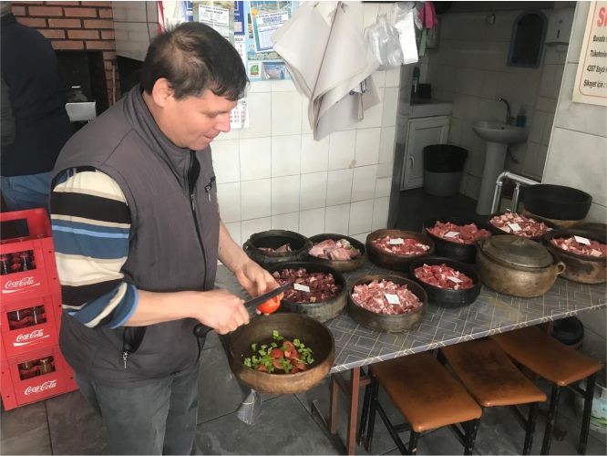 Bigadiç'in Lezzet Sırrı: Oğlak Güveci