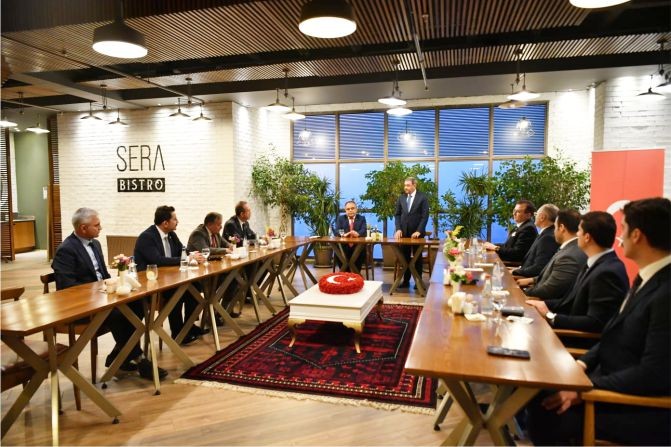 Vali Şıldak'tan Veda Yemeği
