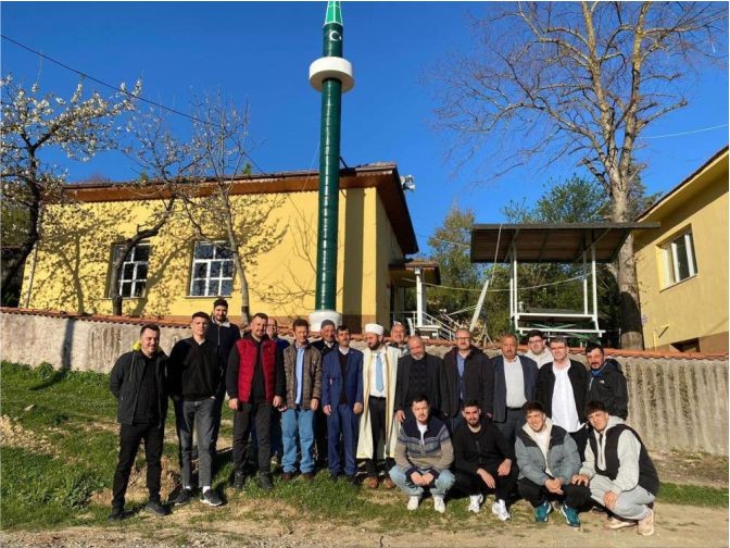 Bu caminin minaresi varilden