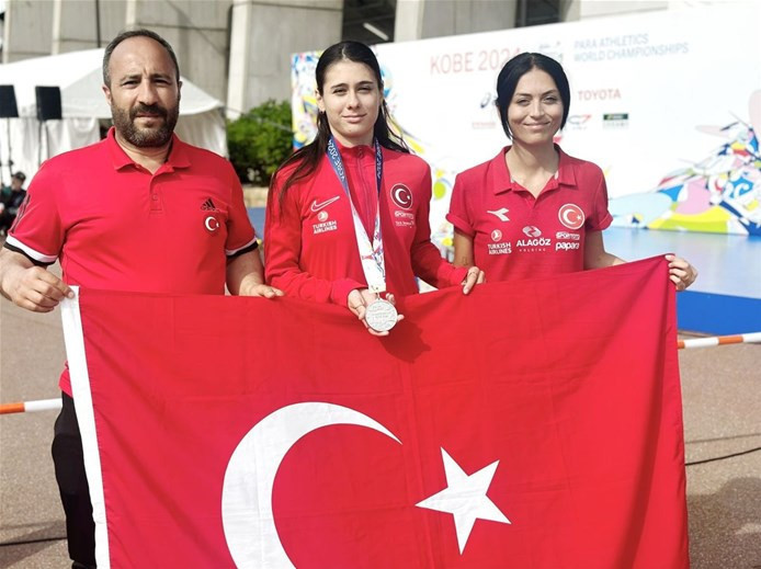 Aysel Önder’den Dünya Rekoru ve Altın Madalya!
