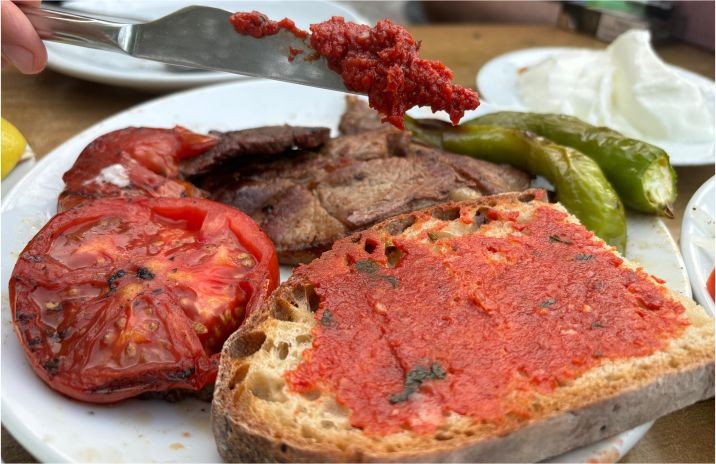 Balıkesir'de Çocukların Tercihi: Salçalı Ekmek