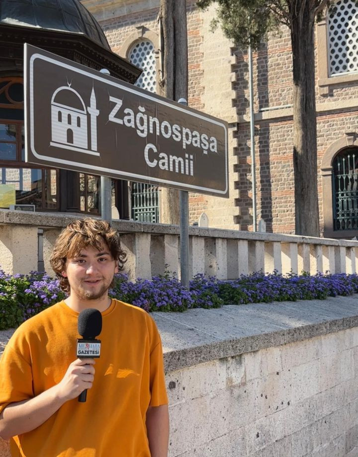 zağnos paşa cami önünde Muhammed Can Akyürek