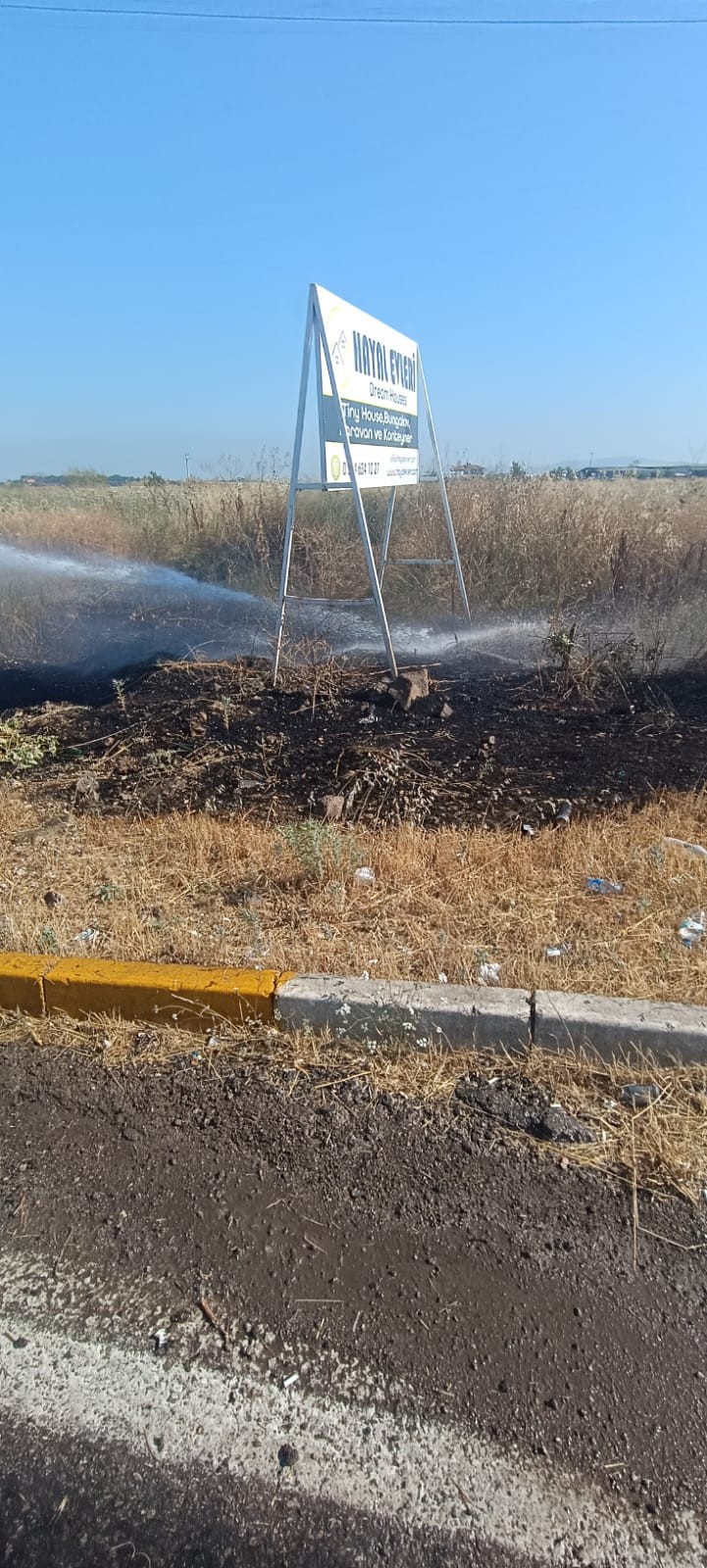  Balıkesir’de İki Ayrı Noktada Yangına Müdahale