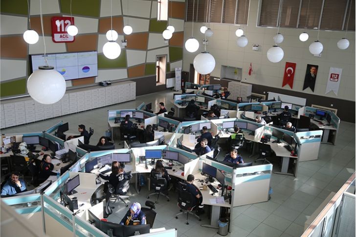 Görücüsü gelen de eşi küsen de 112'yi aradı