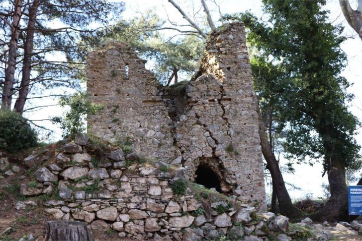 Zirveye gizlenmiş 900 yıllık manastır, doğaseverlerin rotasına girmeye devam ediyor
