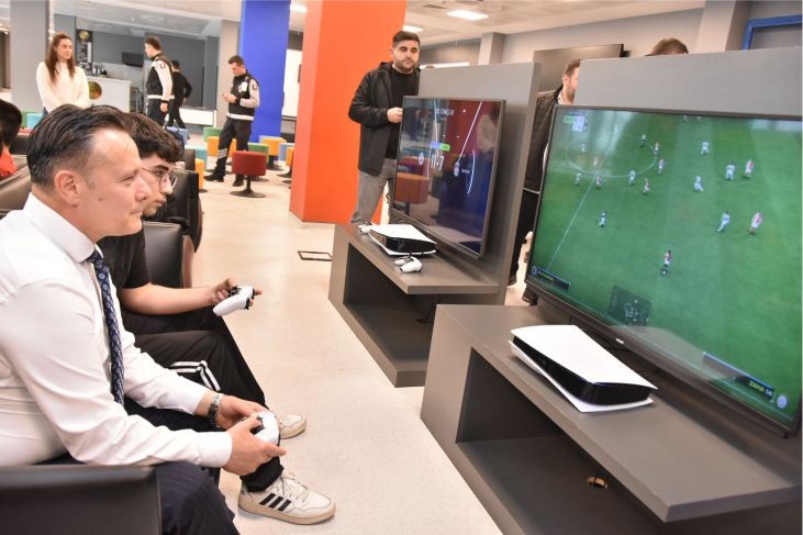Eray ‘Her alanda yetkin gençler bu şehrin geleceğini şekillendirecek’