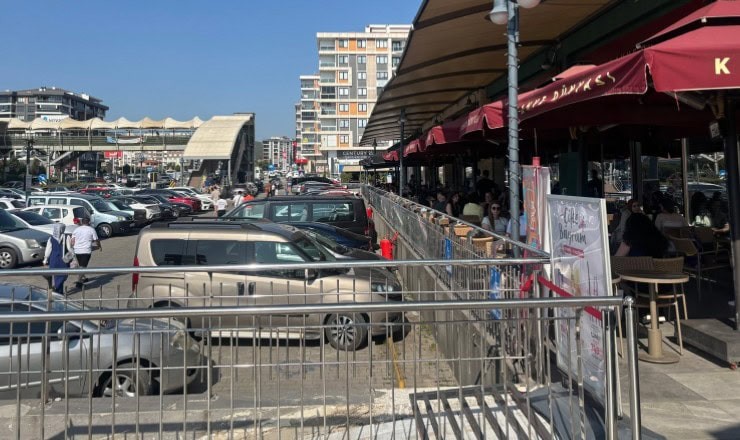 Tatilci Akını Yolları Kilitledi