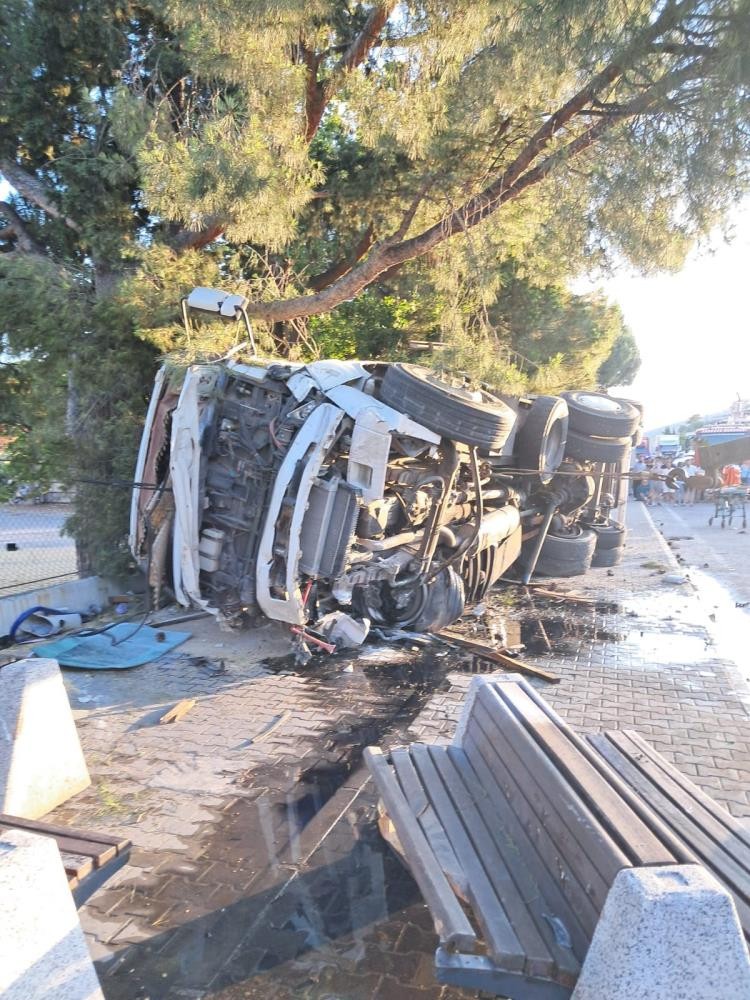 Freni Tutmadı Ortalık Karıştı: 4 Yaralı