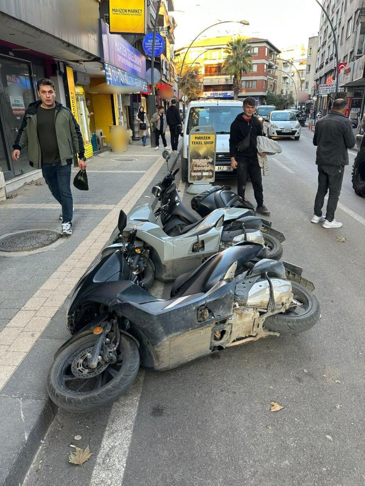 Balıkesir'de Park Kazası: Motorlar Devrildi - 2. resim