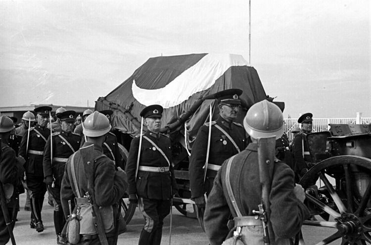 Cumhuriyet'in mimarı Atatürk'ün ebediyete intikalinin üzerinden 87 yıl geçti - Resim: 14