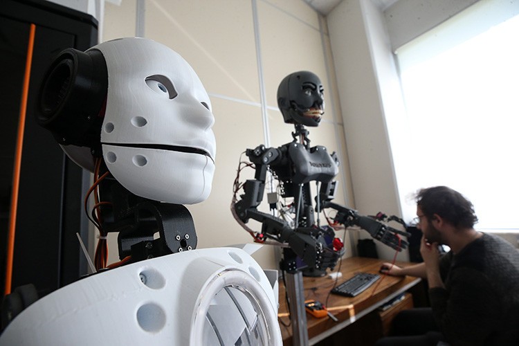 Robotlar Artık Hissedebilecek! Yeni Nesil Deri Geliştirildi!