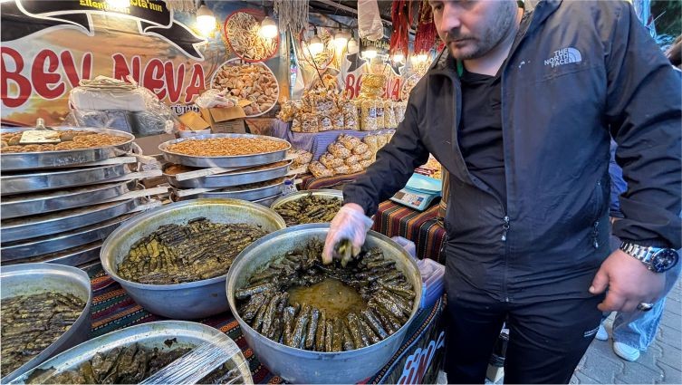 Balıkesir'de bu sarmalar 2 kere pişiriliyor