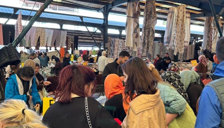 Balıkesir'de 5 TL'ye Çorap Çılgınlığı!