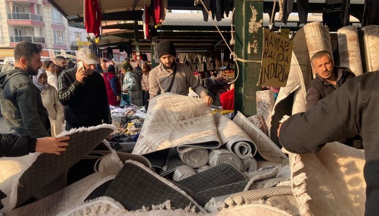 Vatandaşı Şaşırtan Halı: Ayakları Kaydırmıyor