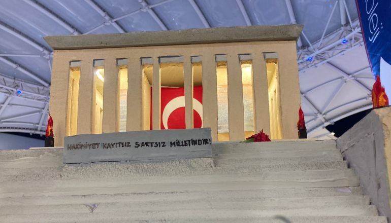 Esas10’da Mini Anıtkabir Dikkat Çekti