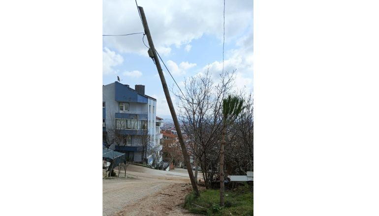 Balıkesir’de Bu Direklere Bir Çare !