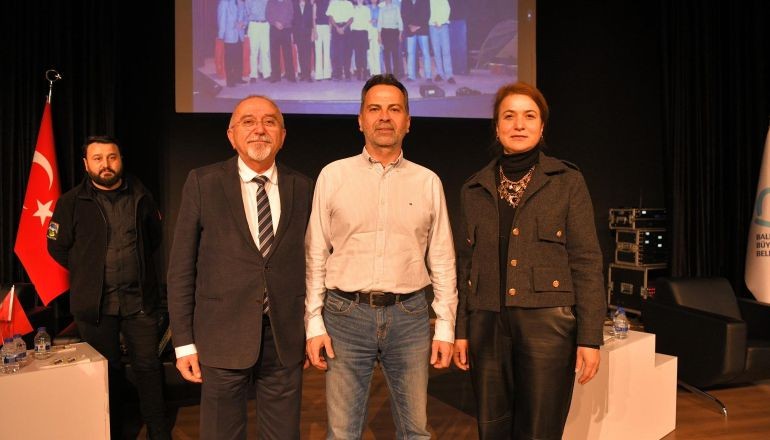 Nasuh Mahruki Balıkesirlilere Depremde 72'i Saati Anlattı