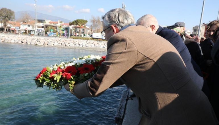 102. Yılda Denize Çelenk Bıraktılar