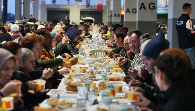 Büyükşehir’den Dar Gelirliye Ramazan Kolisi