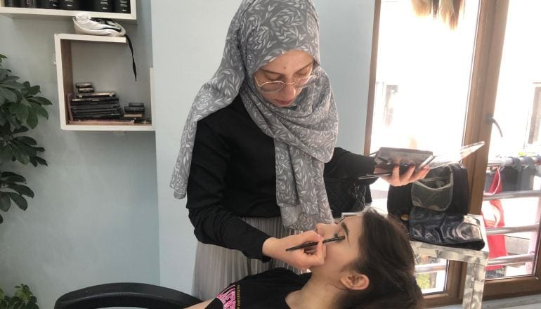 Yüz Işıldayacak, Gözler Geri Plana Geçecek!