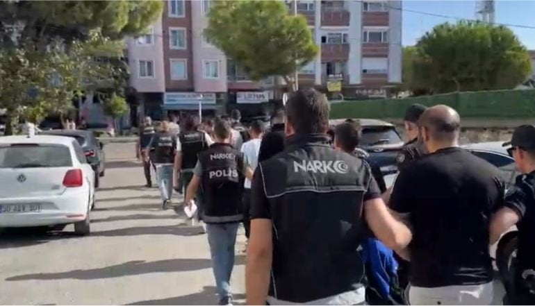 Balıkesir'de 44 Ayrı Adrese Operasyon! 