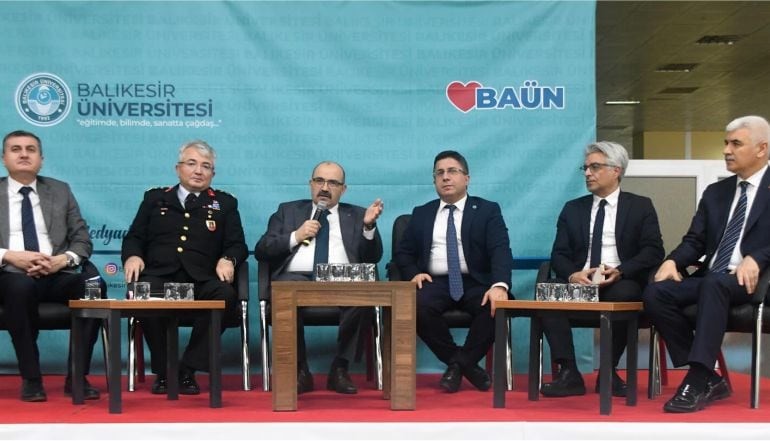 Öğrenciler Sordu Vali ve Rektör Cevap Verdi