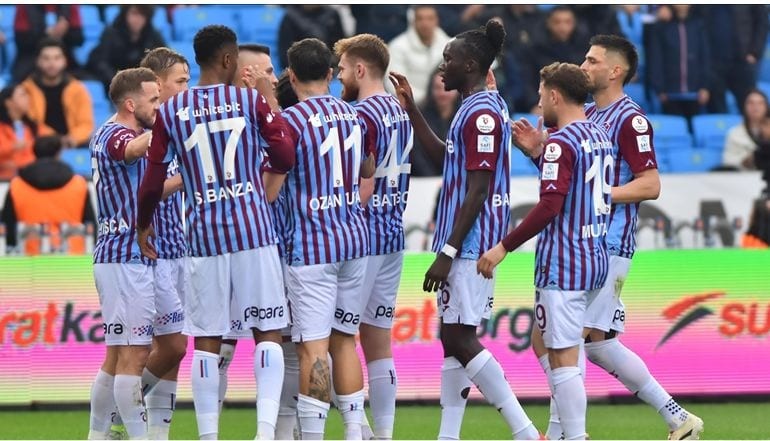 Trabzonspor İlk Yarıda Fırtına Gibi Esti Trabzonspor, Alanyaspor'u Gol Yağmurunda Mağlup Etti!
