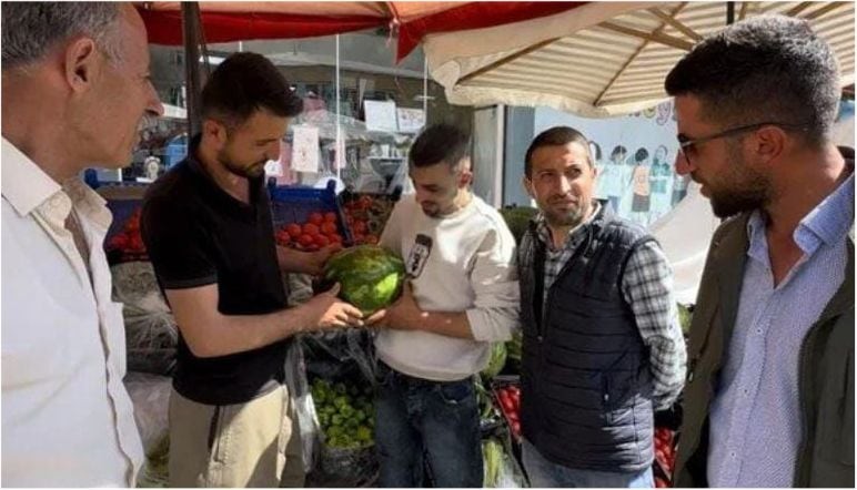 Bu Karpuz Herkesi Şaşkına Çevirdi!